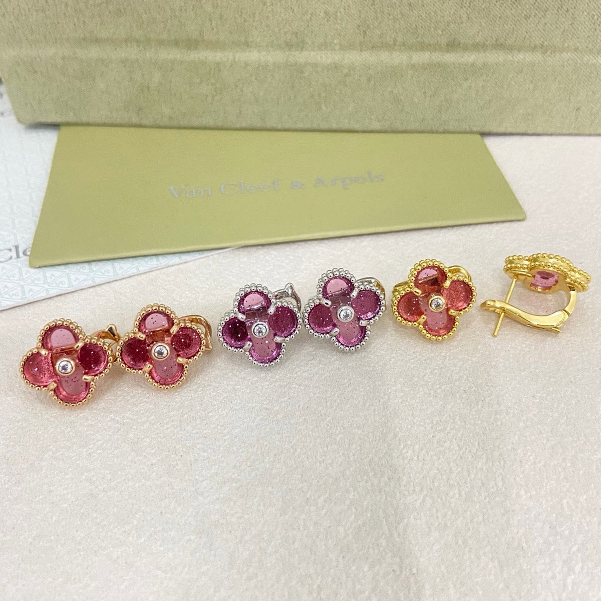 [⭐Sparkve]2026 NEW  CLOVER 1 MOTIFPINK ENAMEL STUD EARRINGS WITH DIAMONDS2