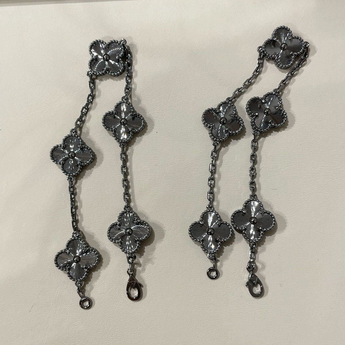 [⭐Sparkve]CLOVER 5 MOTIF BLACK BRACELET