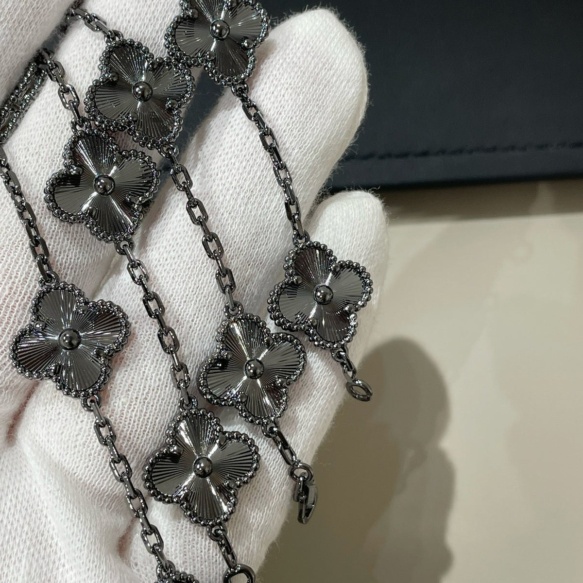 [⭐Sparkve]CLOVER 5 MOTIF BLACK BRACELET