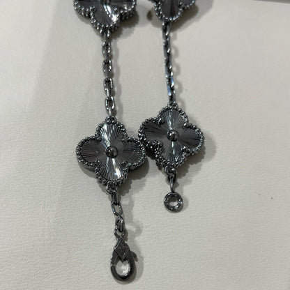 [⭐Sparkve]CLOVER 5 MOTIF BLACK BRACELET