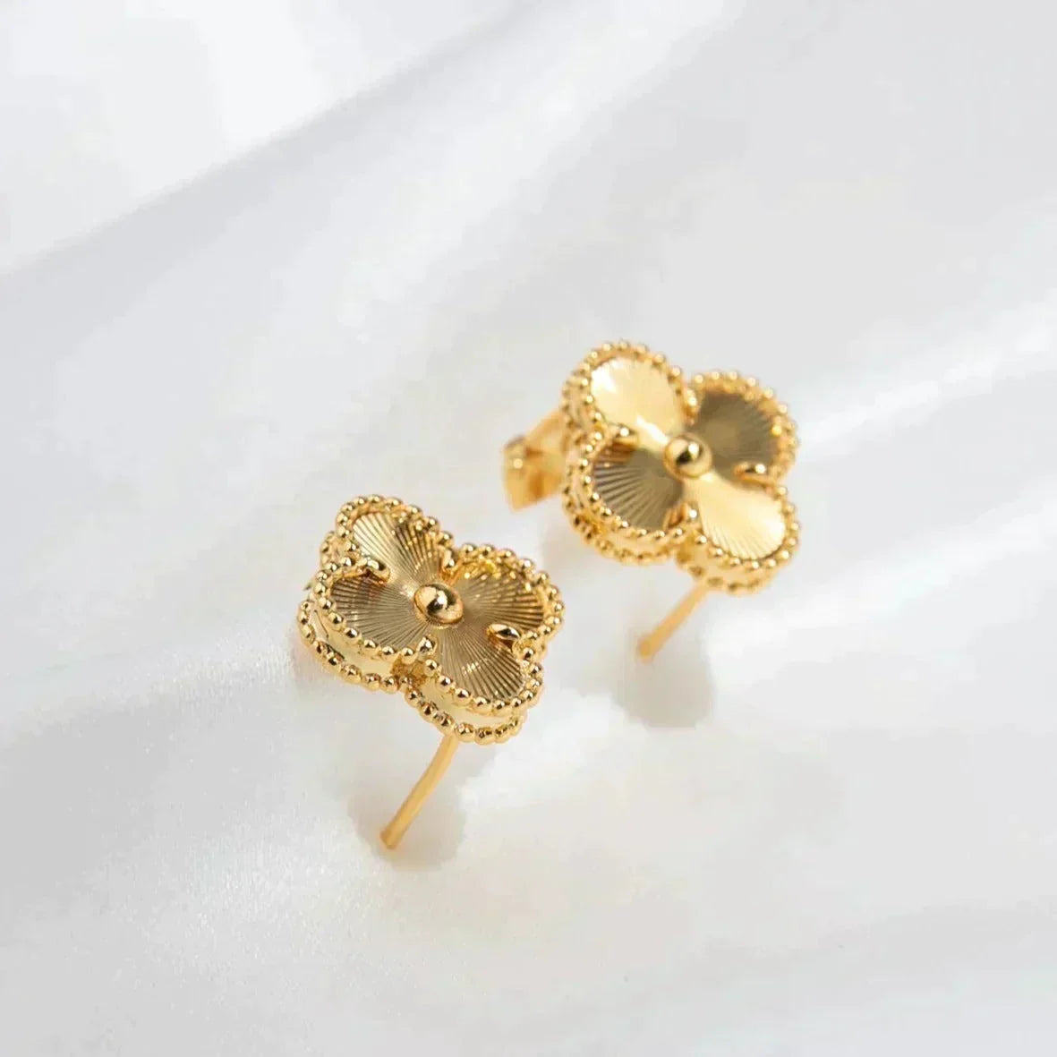 [⭐Sparkve]CLOVER MEDIUM 1 MOTIFS LASER EARRINGS