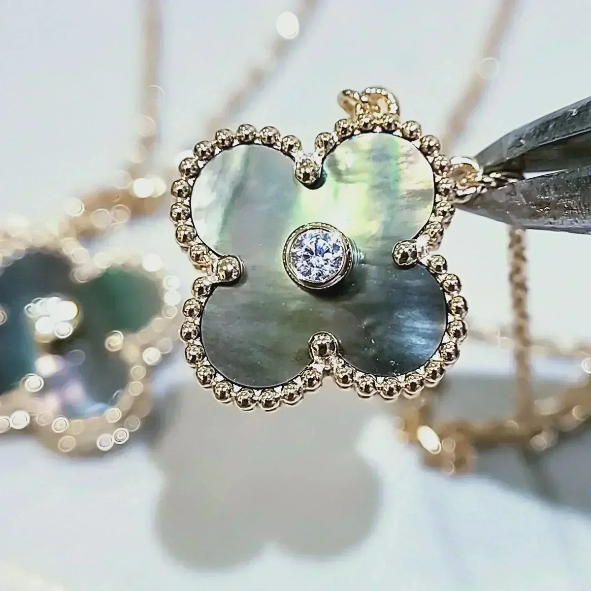 [⭐Sparkve]CLOVER 15MM DIAMOND AND MOTHER-OF-GREY NECKLACE