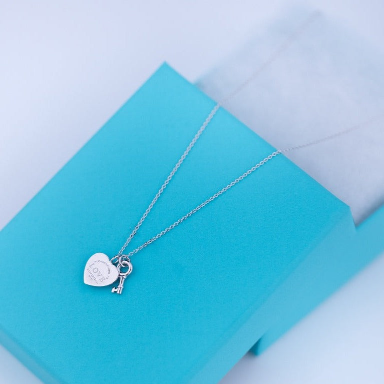 [⭐Sparkve Jewels]KEY AND HEART SILVER NECKLACE