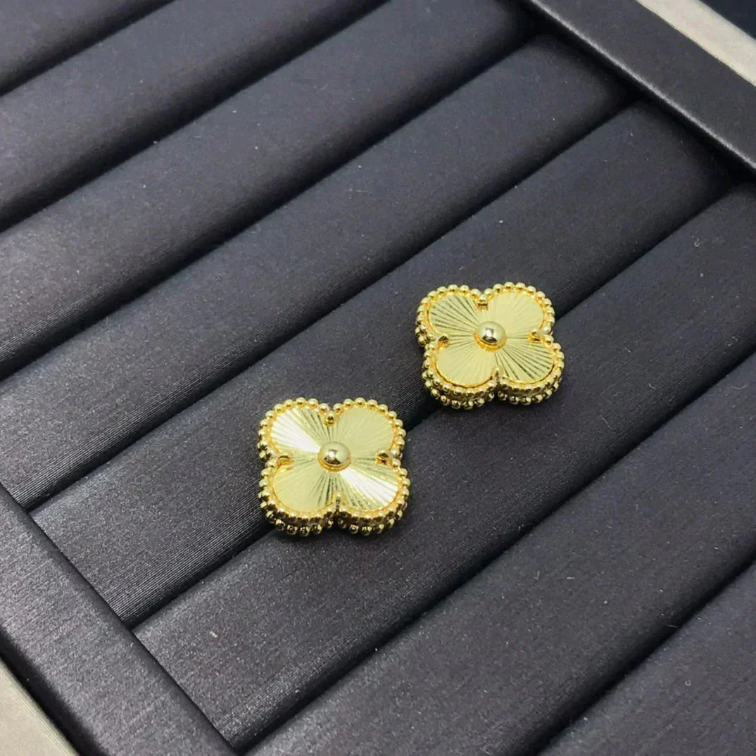 [⭐Sparkve]CLOVER MINI 9.5MM LASER EARRINGS