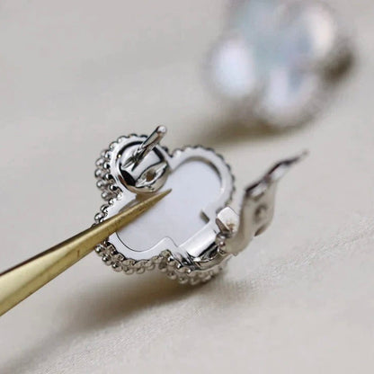 [⭐Sparkve]CLOVER MEDIUM 1 MOTIFS  WHITE MOP EARRINGS SILVER