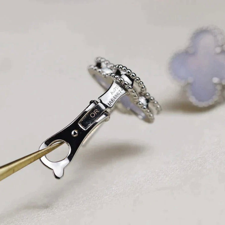 [⭐Sparkve]CLOVER MEDIUM 1 MOTIFS  WHITE MOP EARRINGS SILVER
