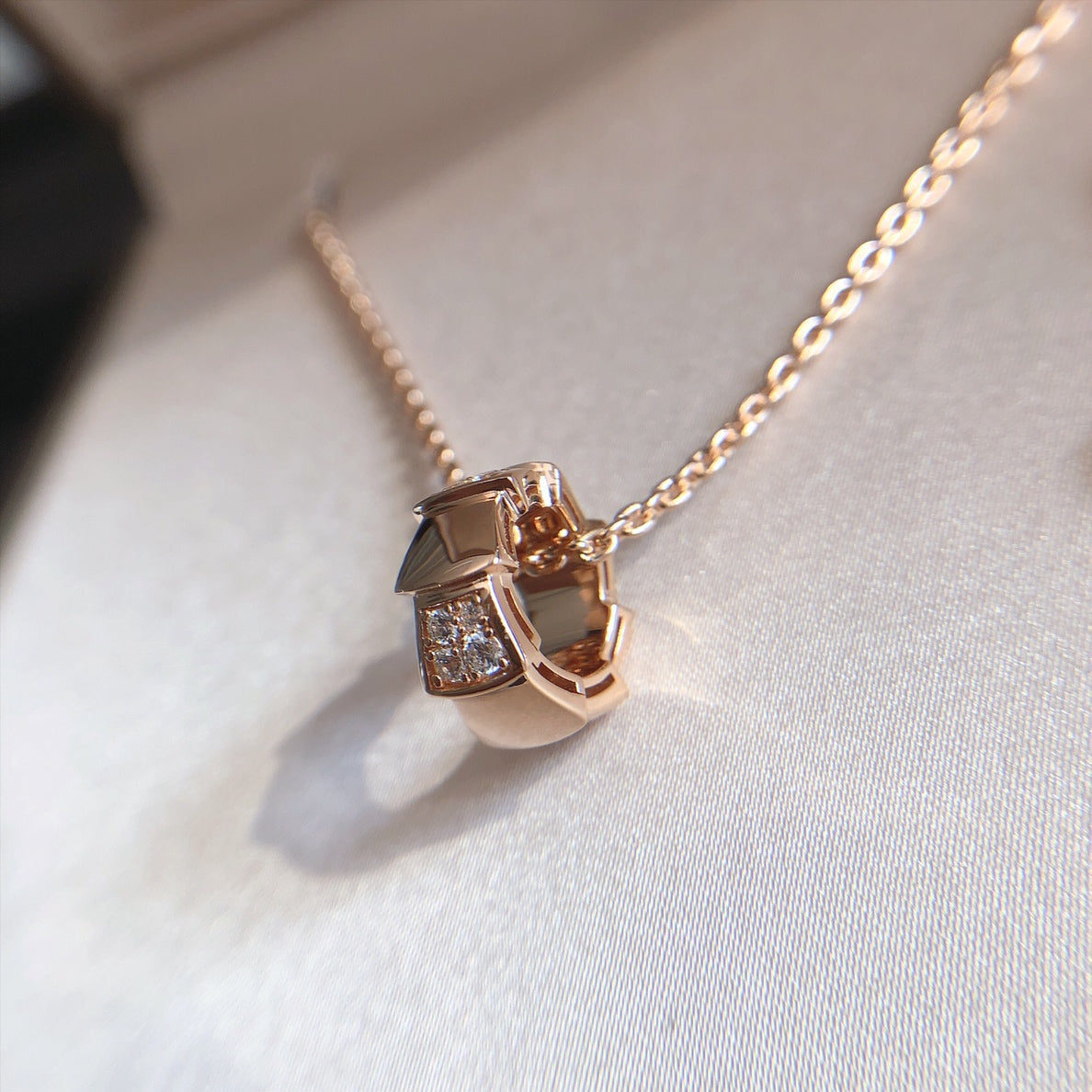 [⭐Sparkve]SERPENTI PEDANT DIAMOND PINK GOLD NECKLACE