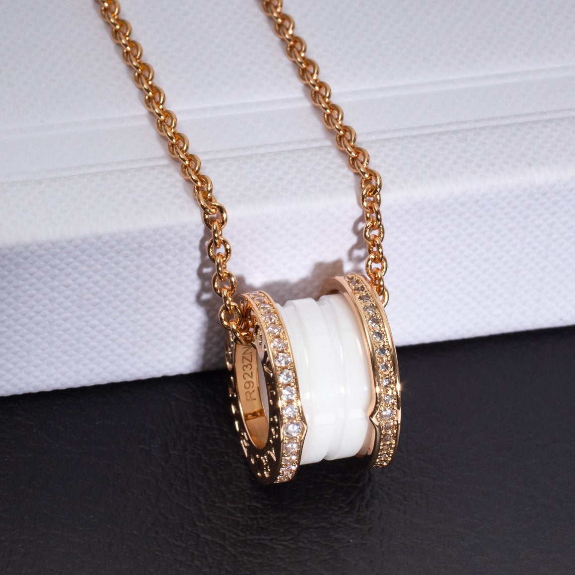 [⭐Sparkve]ZERO 1 WHITE CERAMIC PINK GOLD DIAMOND NECKLACE
