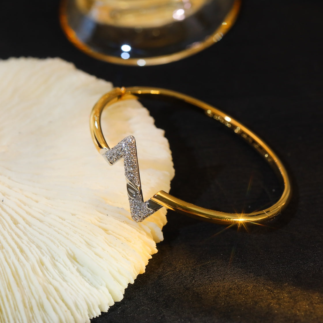 [⭐Sparkve]VOLTE UPSITE DOWN GOLD DIAMOND BRACELET