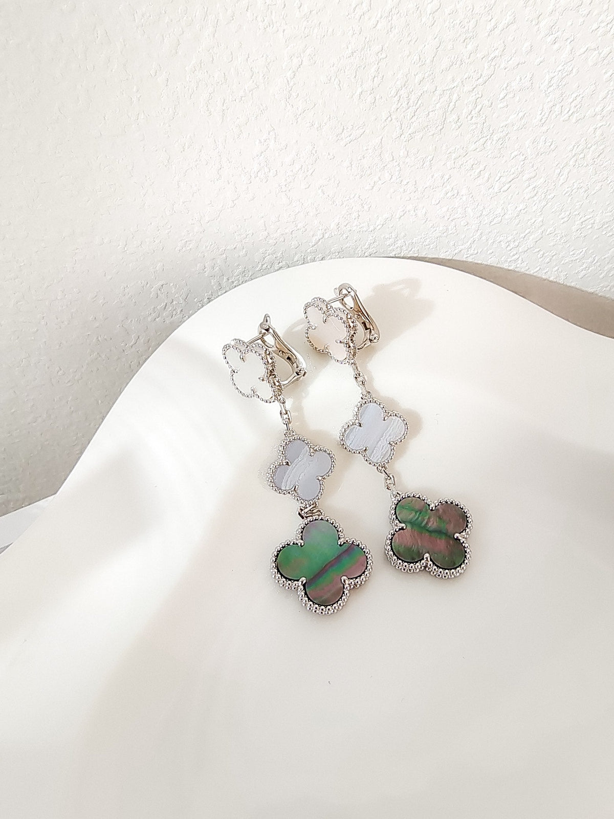 [⭐Sparkve]CLOVER 3 MOTIFS CHALCEDONY DARK MOP SILVER EARRINGS