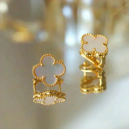 [⭐Sparkve]CLOVER MEDIUM 1 MOTIFS  WHITE MOP STUD EARRINGS