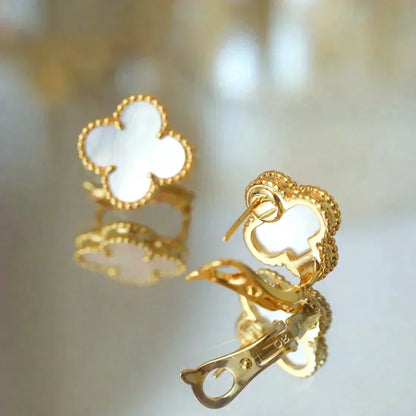 [⭐Sparkve]CLOVER MEDIUM 1 MOTIFS  WHITE MOP STUD EARRINGS