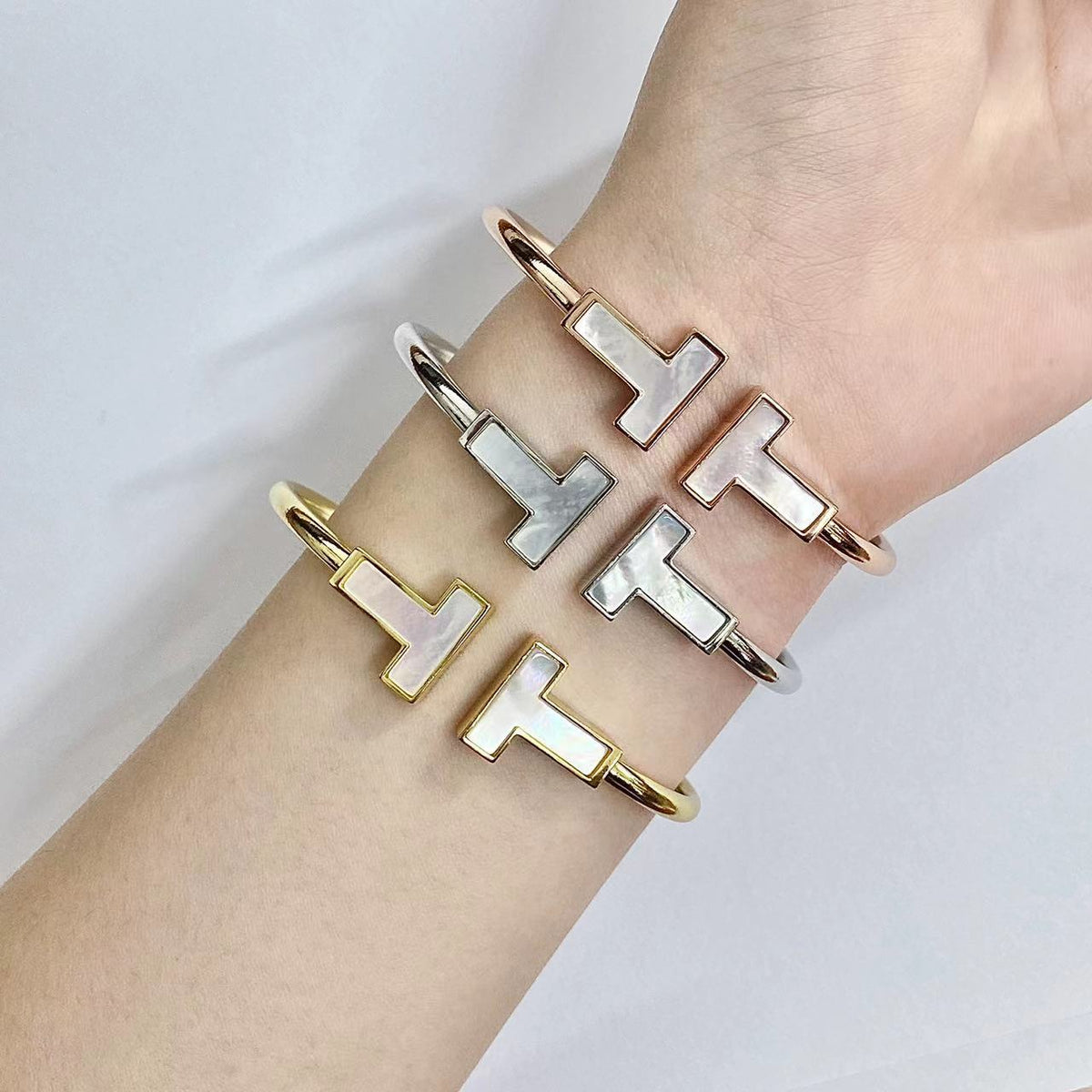 [⭐Sparkve Jewels]T WIDE MOP OPEN BRACELET