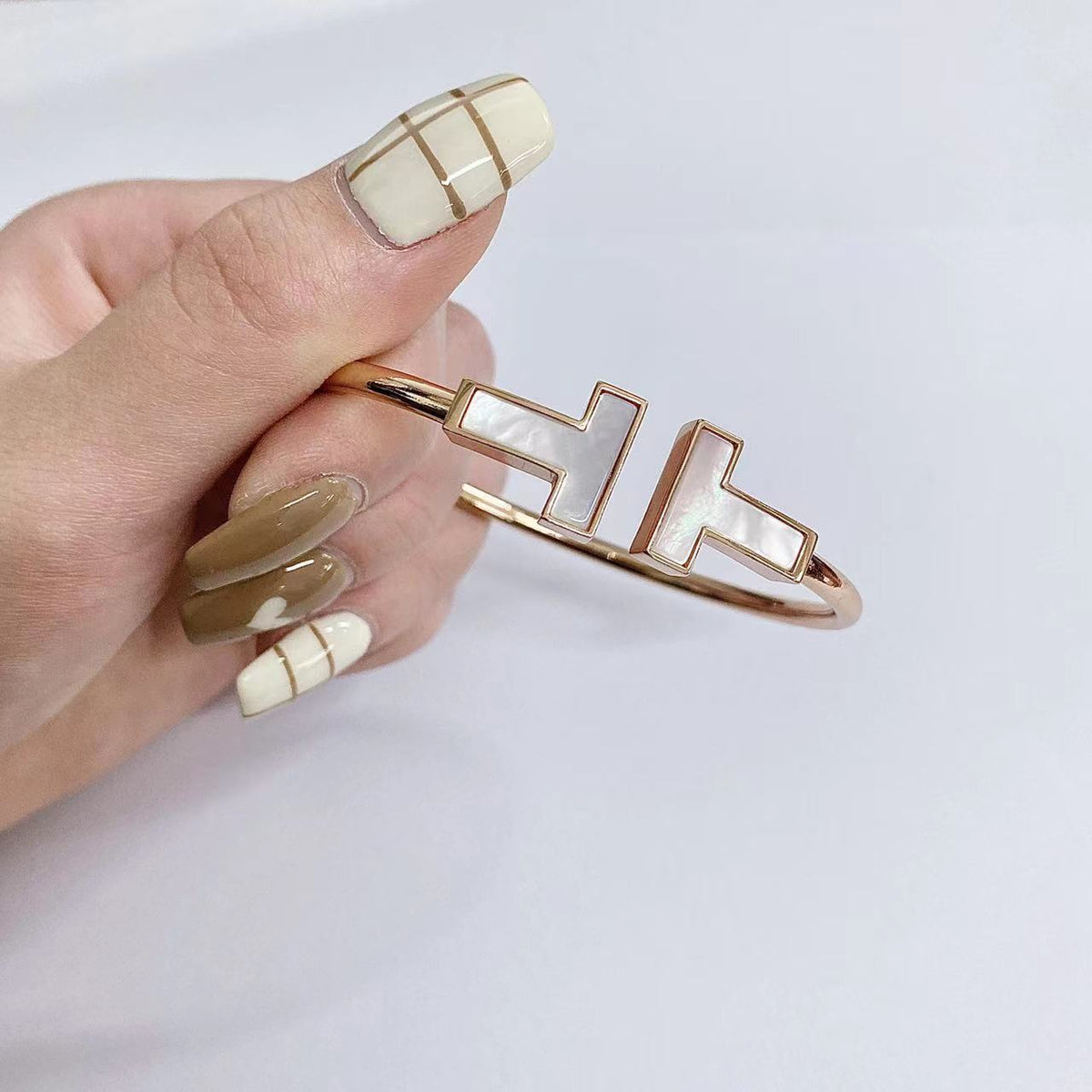 [⭐Sparkve Jewels]T WIDE MOP OPEN BRACELET