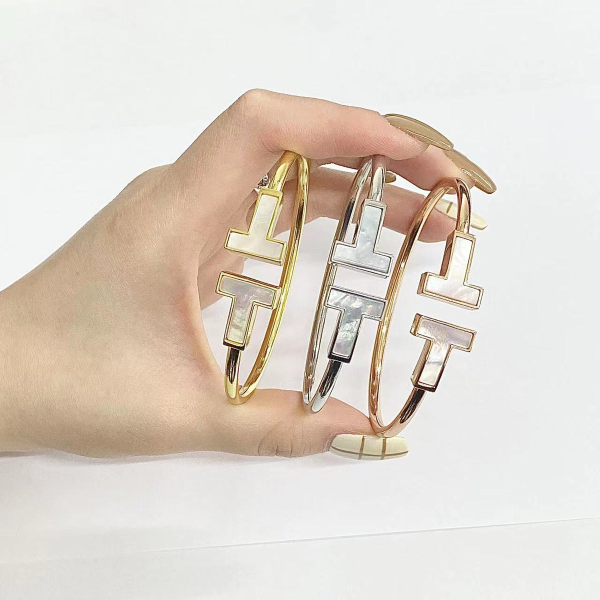 [⭐Sparkve Jewels]T WIDE MOP OPEN BRACELET