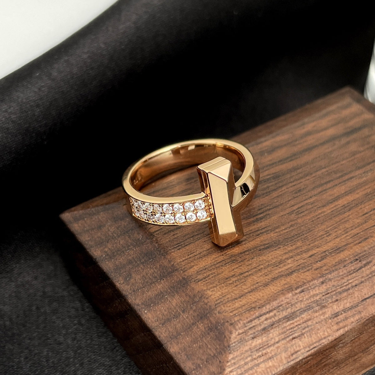 [⭐Sparkve Jewels]T WIDE DIAMOND RING