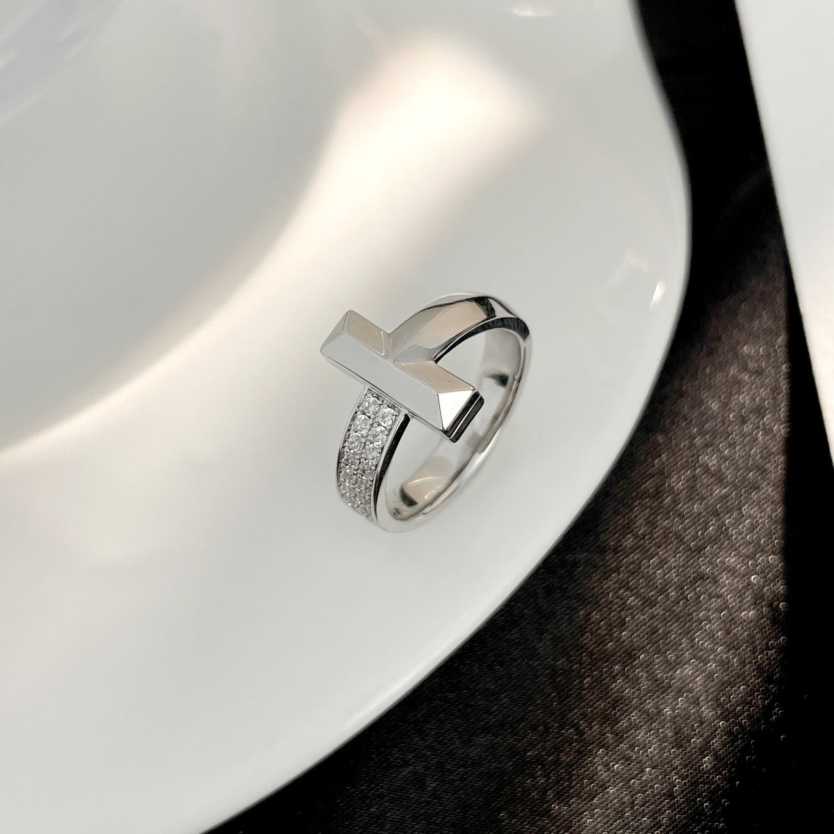 [⭐Sparkve Jewels]T WIDE DIAMOND RING