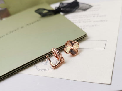 [⭐Sparkve]CLOVER MEDIUM STUD EARRINGS