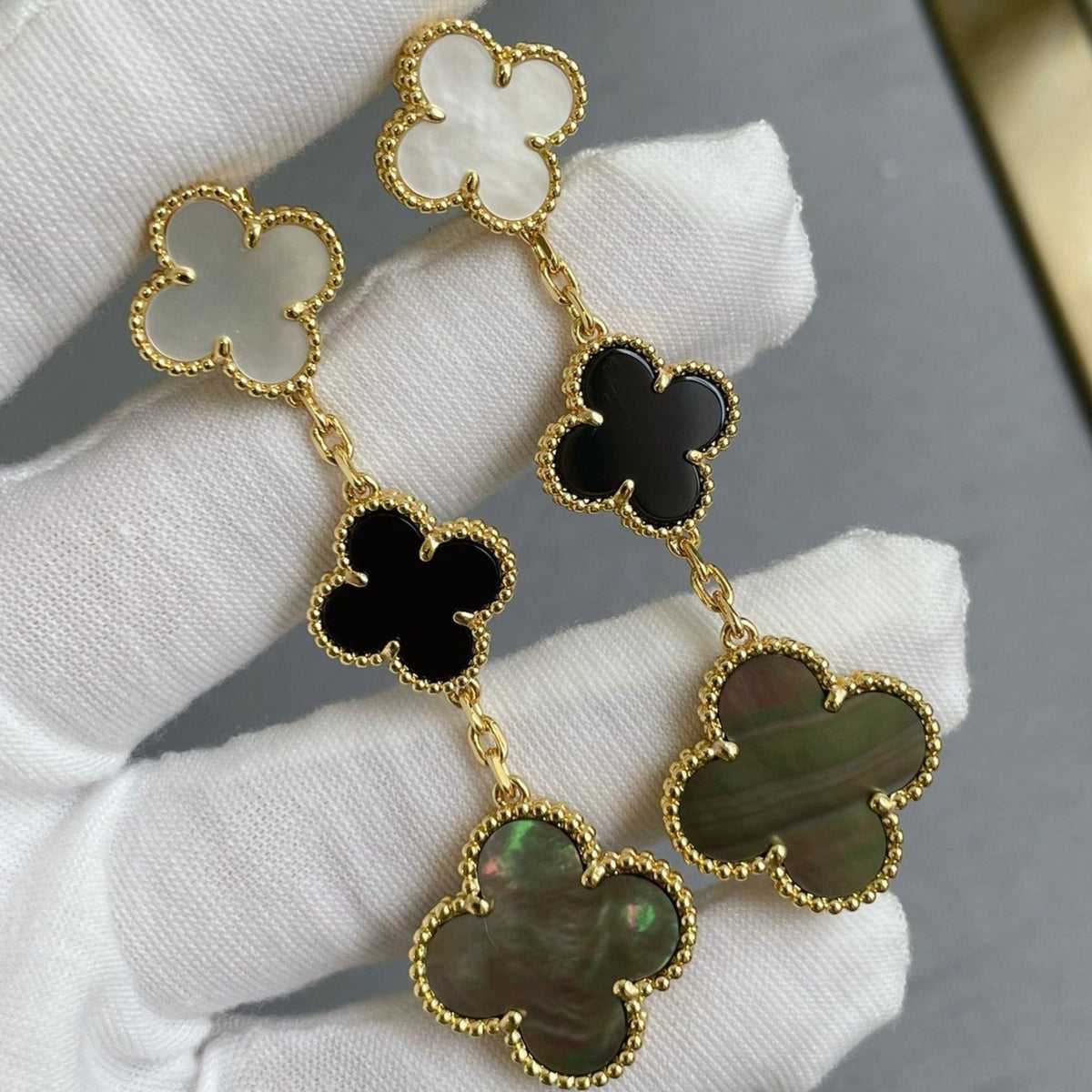 [⭐Sparkve]CLOVER 3 MOTIF MOP ONYX DARK MOP PINK GOLD EARRINGS