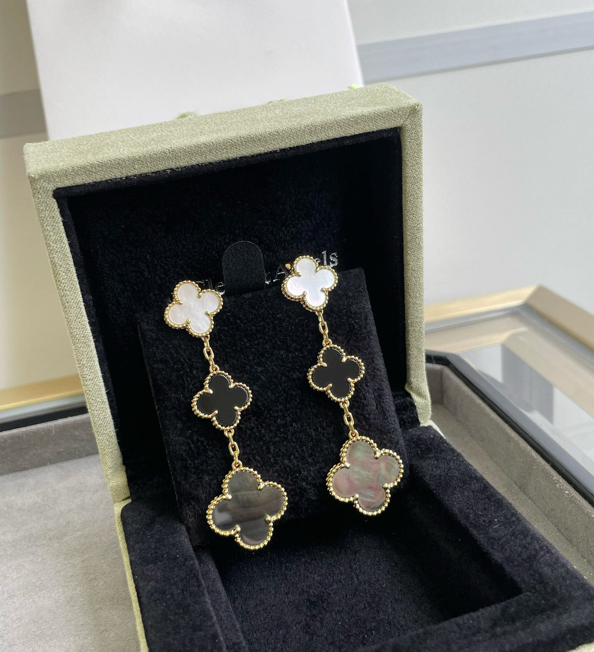 [⭐Sparkve]CLOVER 3 MOTIF MOP ONYX DARK MOP PINK GOLD EARRINGS