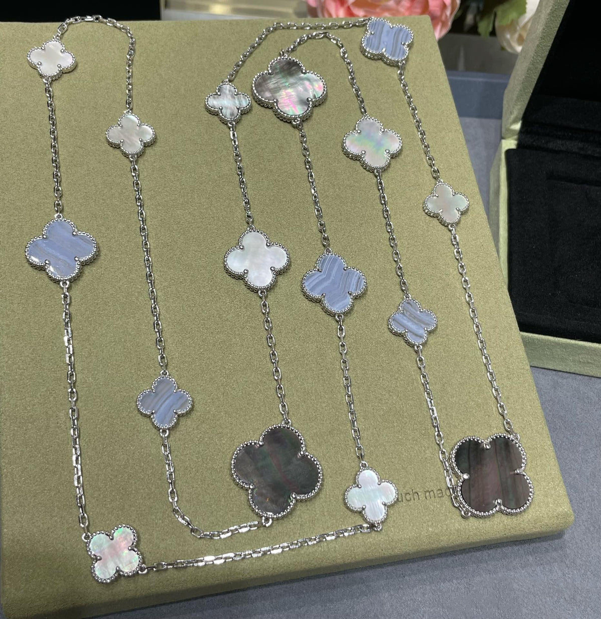 [⭐Sparkve]CLOVER 16 MOTIF CHALCEDONY MOP SILVER NECKLACE
