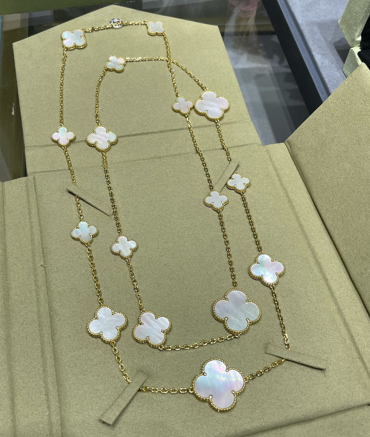 [⭐Sparkve]CLOVER 16 MOTIF WHITE MOP GOLD NECKLACE