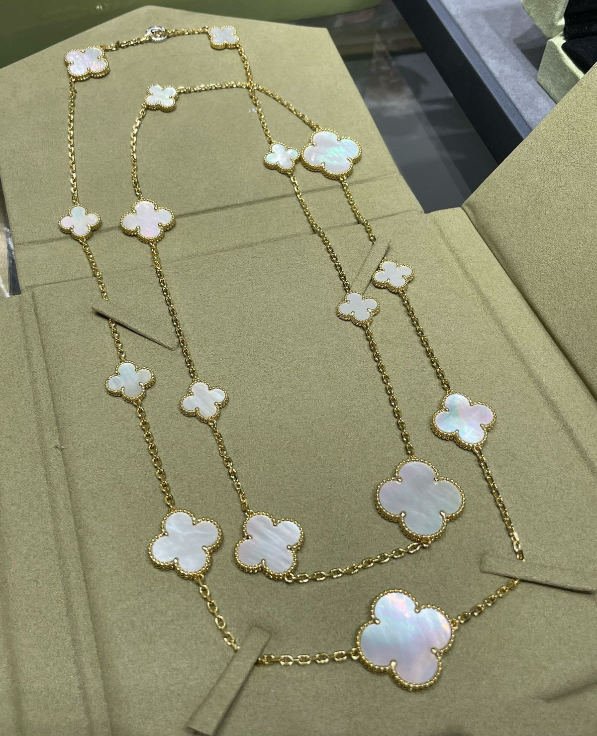 [⭐Sparkve]CLOVER 16 MOTIF WHITE MOP GOLD NECKLACE
