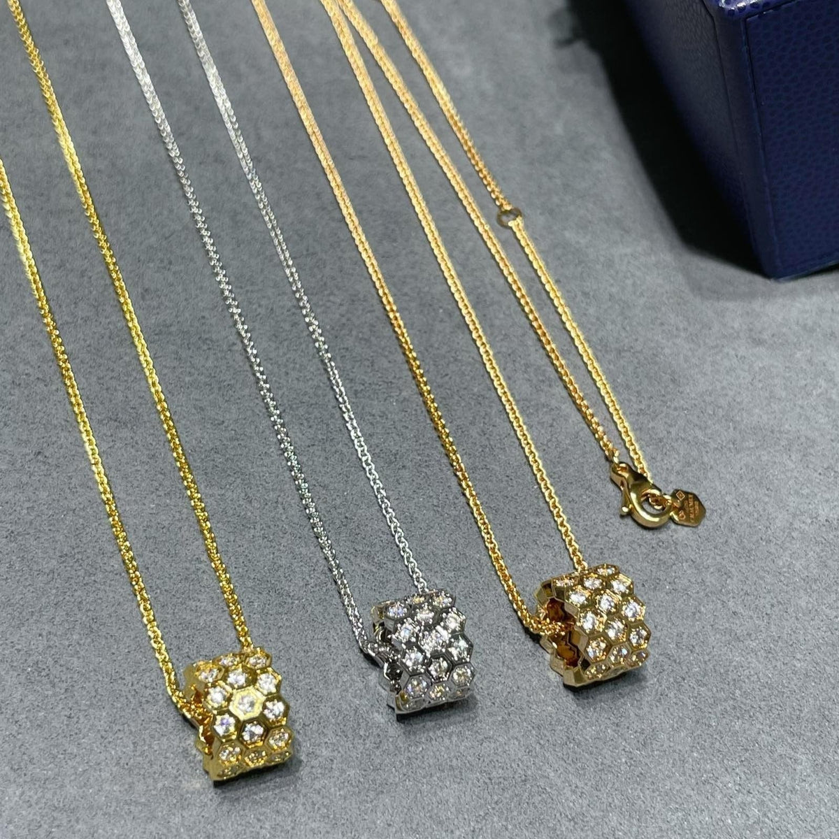 [⭐Sparkve]BEE LOVE DIAMOND PAVED 3 ROW NECKLACE