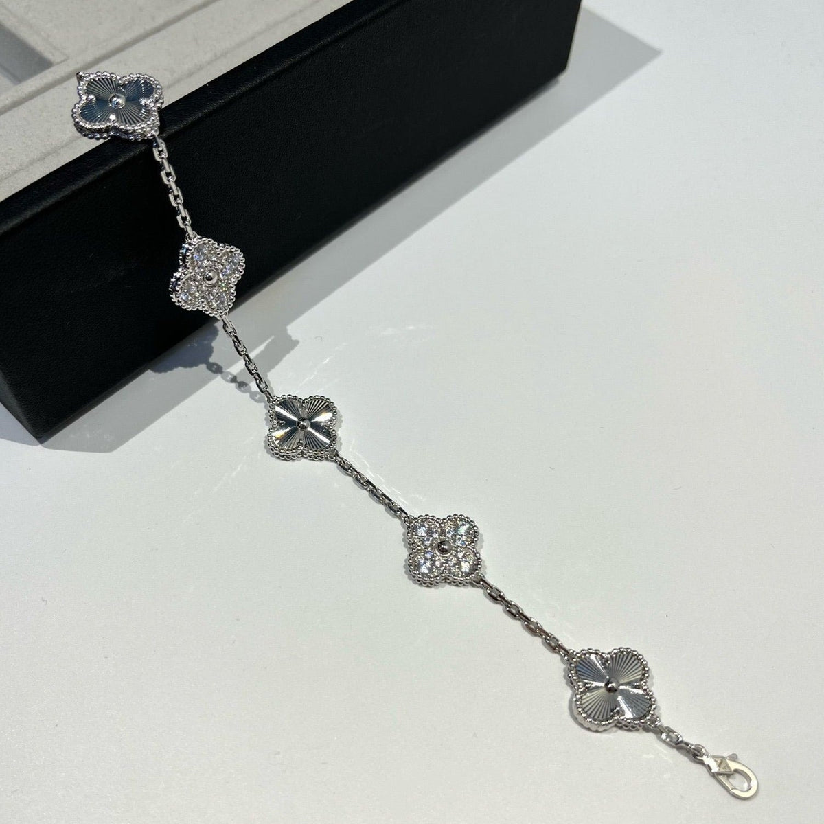 [⭐Sparkve] CLOVER 5 MOTIF LASER BRACELET COLLECTION