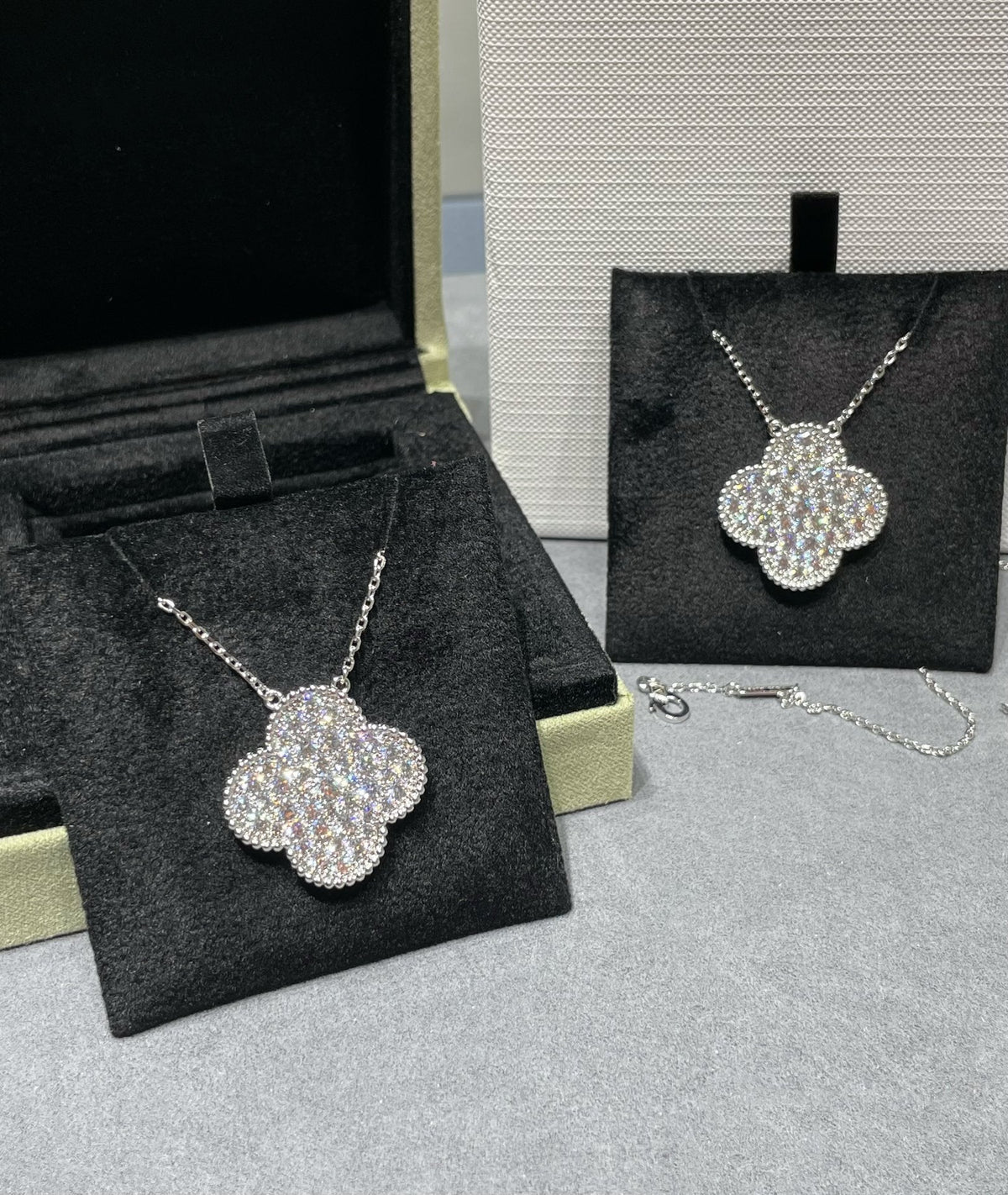 [⭐Sparkve]CLOVER 25MM LARGE PENDANT DIAMOND PAVED SILVER NECKLACE
