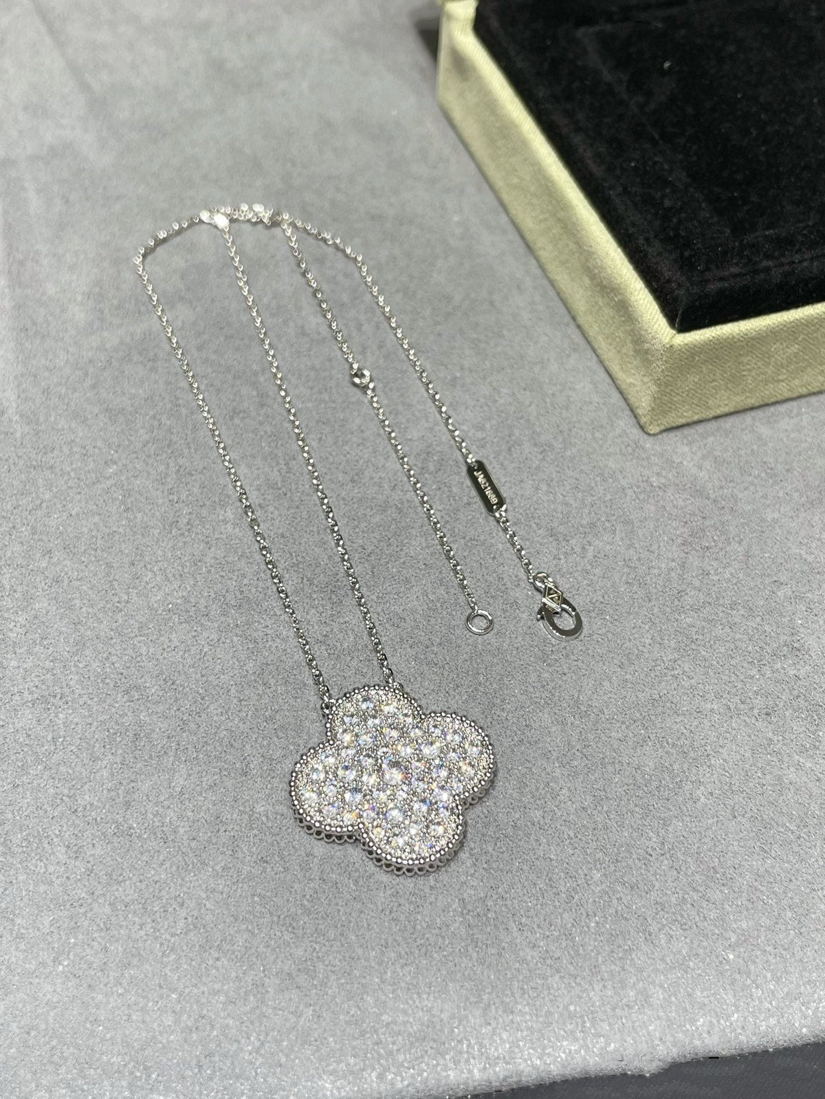 [⭐Sparkve]CLOVER 25MM LARGE PENDANT DIAMOND PAVED SILVER NECKLACE