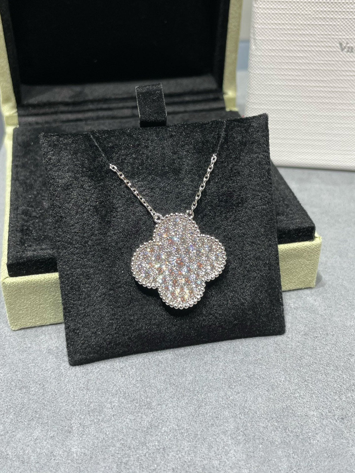 [⭐Sparkve]CLOVER 25MM LARGE PENDANT DIAMOND PAVED SILVER NECKLACE