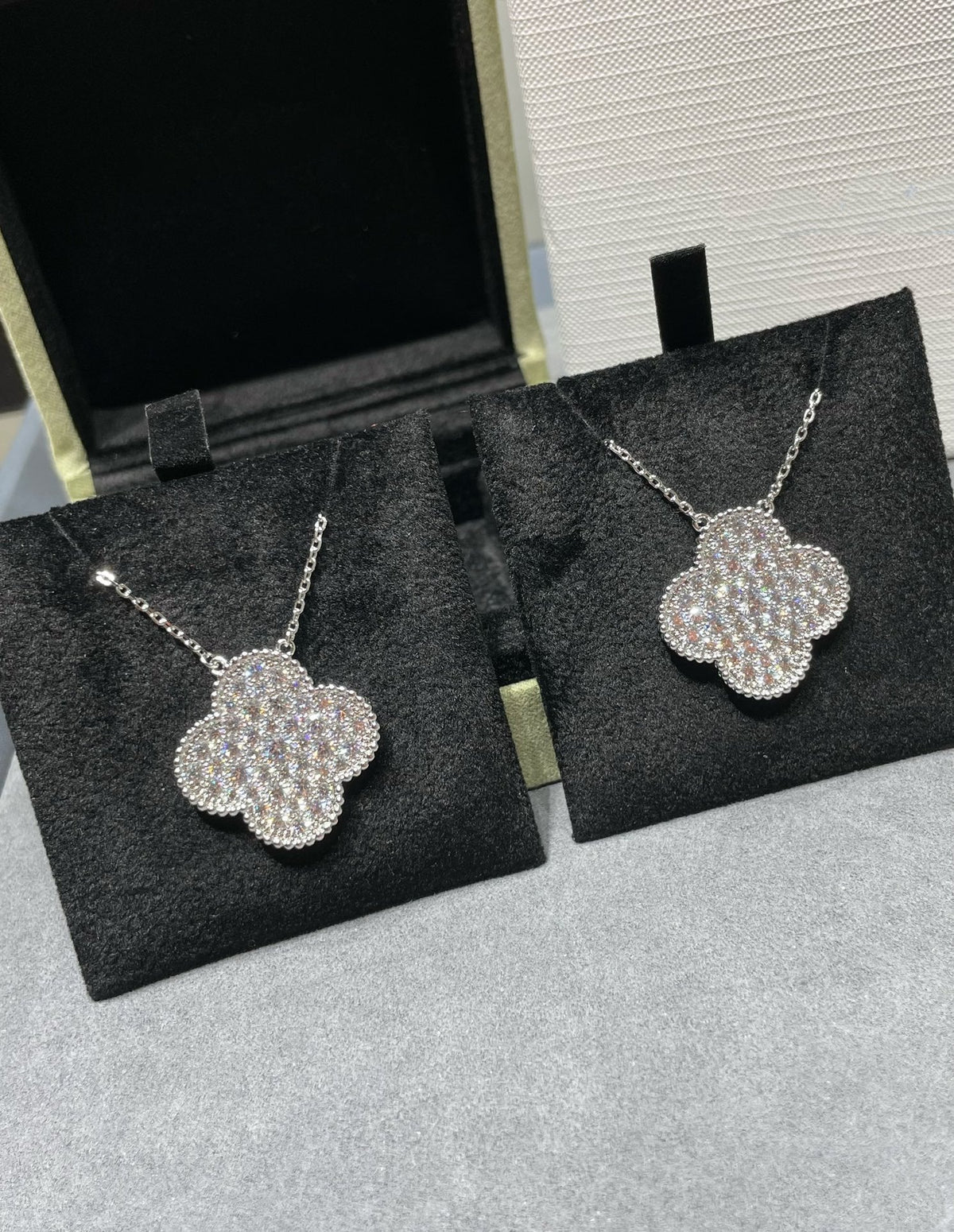 [⭐Sparkve]CLOVER 25MM LARGE PENDANT DIAMOND PAVED SILVER NECKLACE