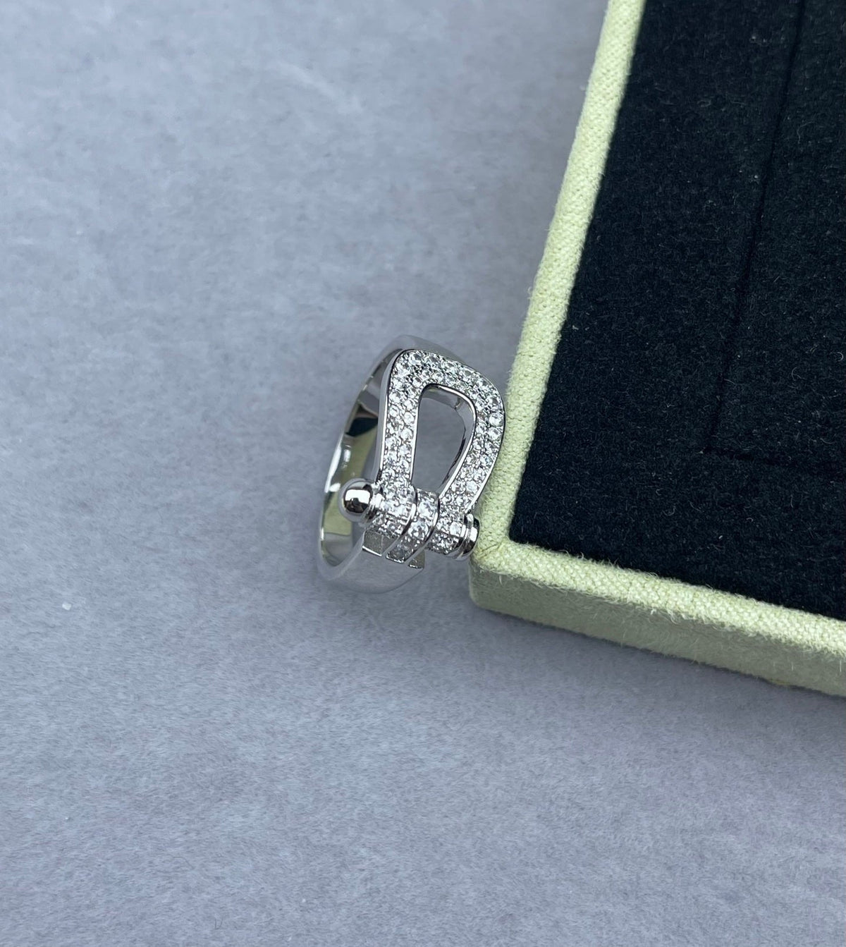 [⭐Sparkve]Wide Hoof-Shaped Diamond-Studded Ring