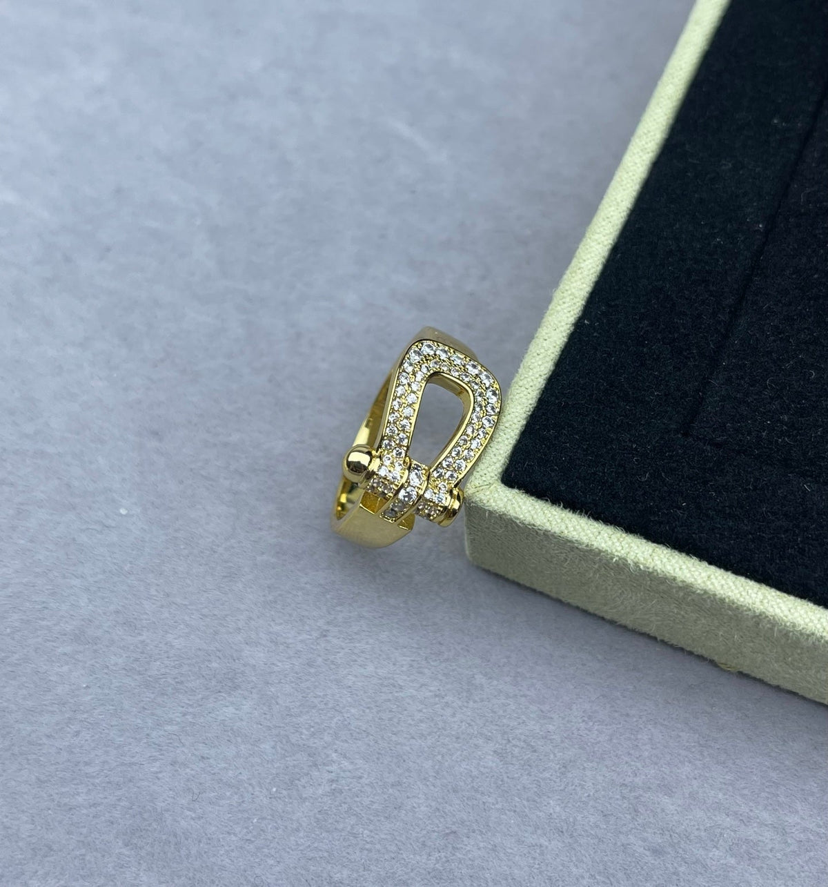 [⭐Sparkve]Wide Hoof-Shaped Diamond-Studded Ring