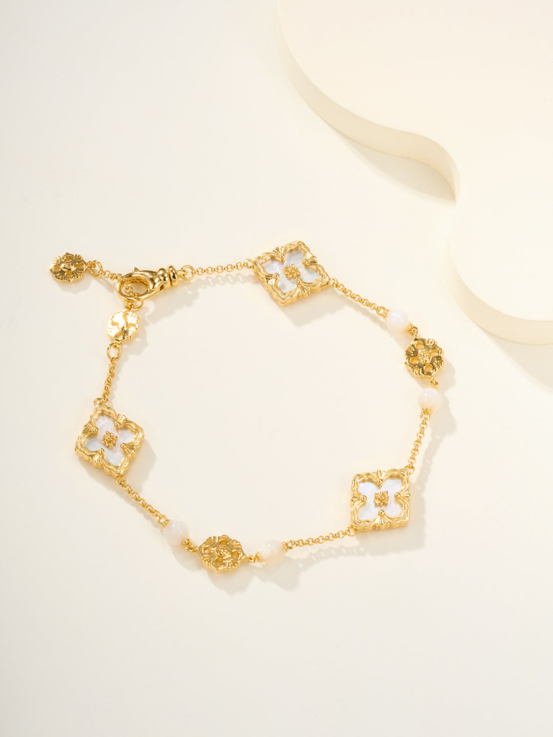 [⭐Sparkve]B.C.L ENAMELED Three-Flower Bracelet（Trumpet)