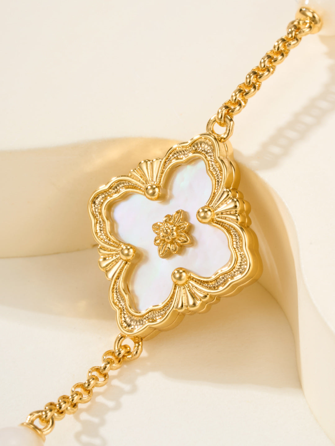 [⭐Sparkve]B.C.L ENAMELED Three-Flower Bracelet（Trumpet)