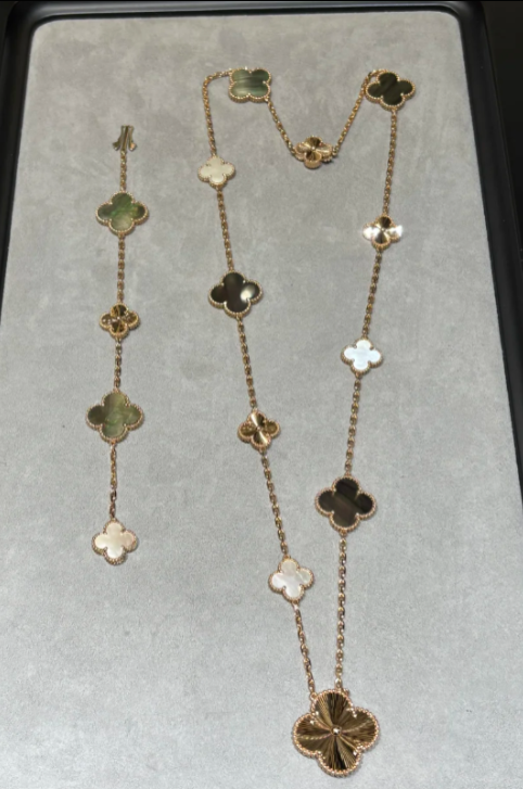 [⭐Sparkve]DETACHABLE CLOVER 15(11+4) FLOWER SILVER NECKLACE SET