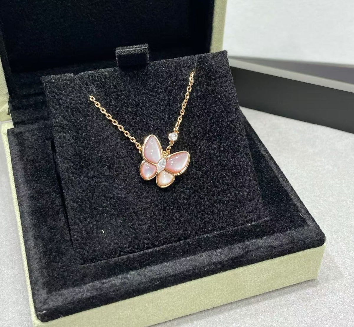 [⭐Sparkve]BUTTERFLY PINK MOTHER-OF-PEARL DIAMOND NECKLACE
