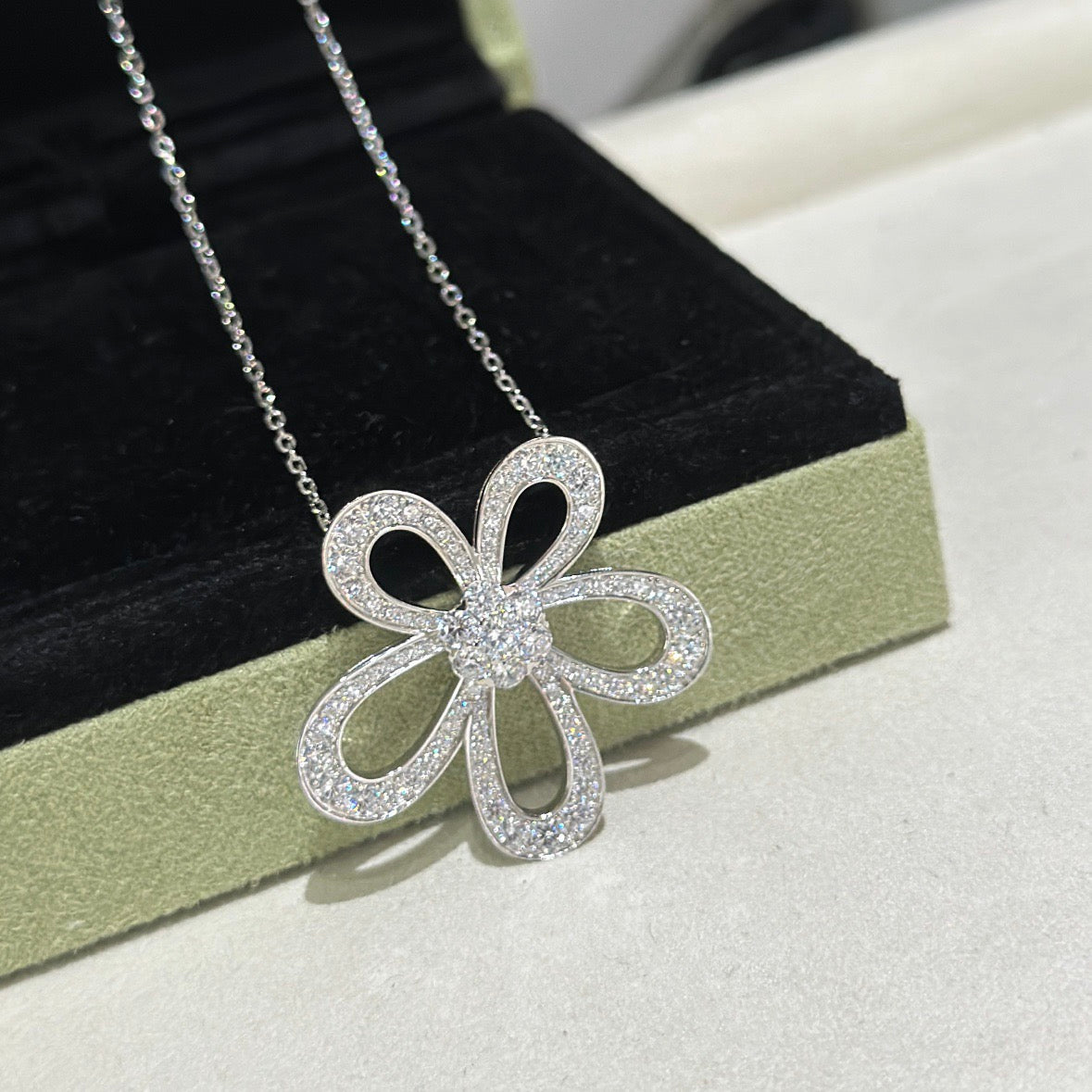 [⭐Sparkve]FLOWERLACE NECKLACE FULL DIAMONDS