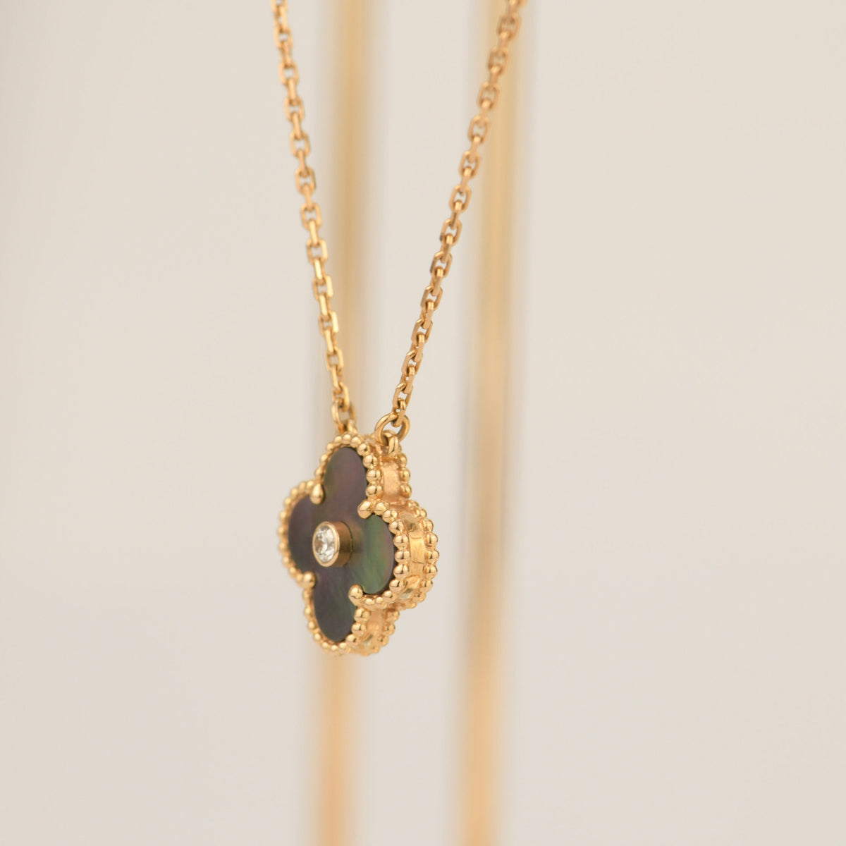 [⭐Sparkve]CLOVER 15MM DIAMOND AND MOTHER-OF-GREY NECKLACE