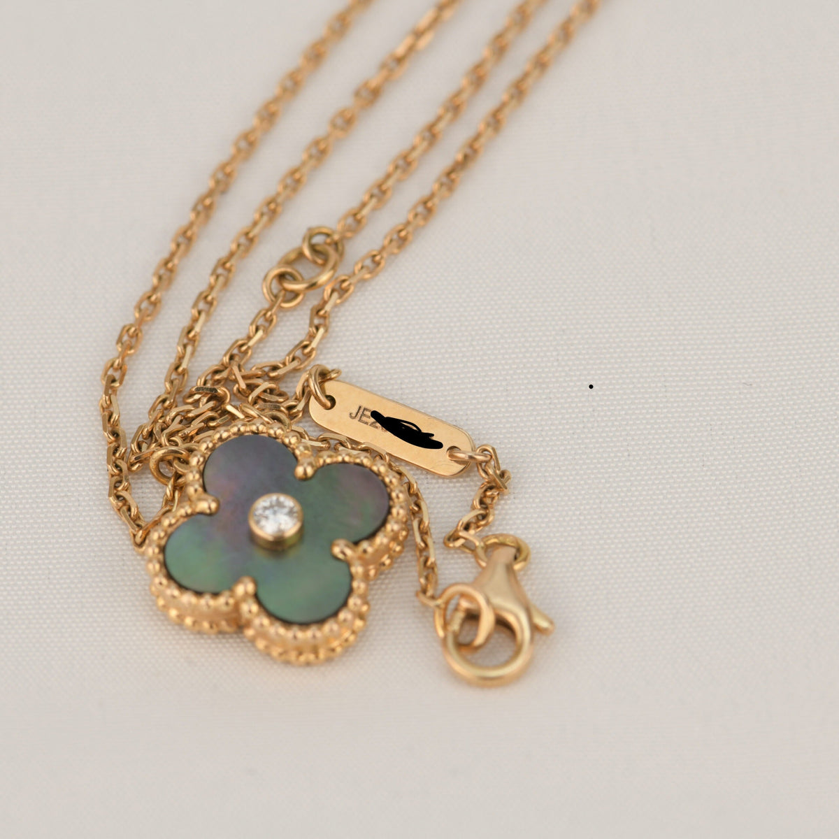 [⭐Sparkve]CLOVER 15MM DIAMOND AND MOTHER-OF-GREY NECKLACE