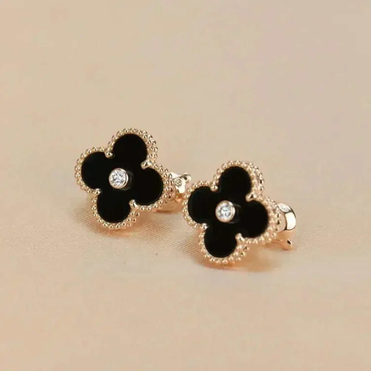 [⭐Sparkve]CLOVER MEDIUM 1 MOTIFS ONYX DIAMOND EARRINGS