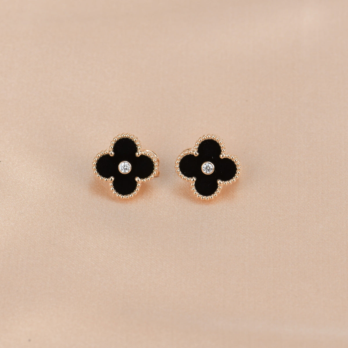 [⭐Sparkve]CLOVER MEDIUM 1 MOTIFS ONYX DIAMOND EARRINGS