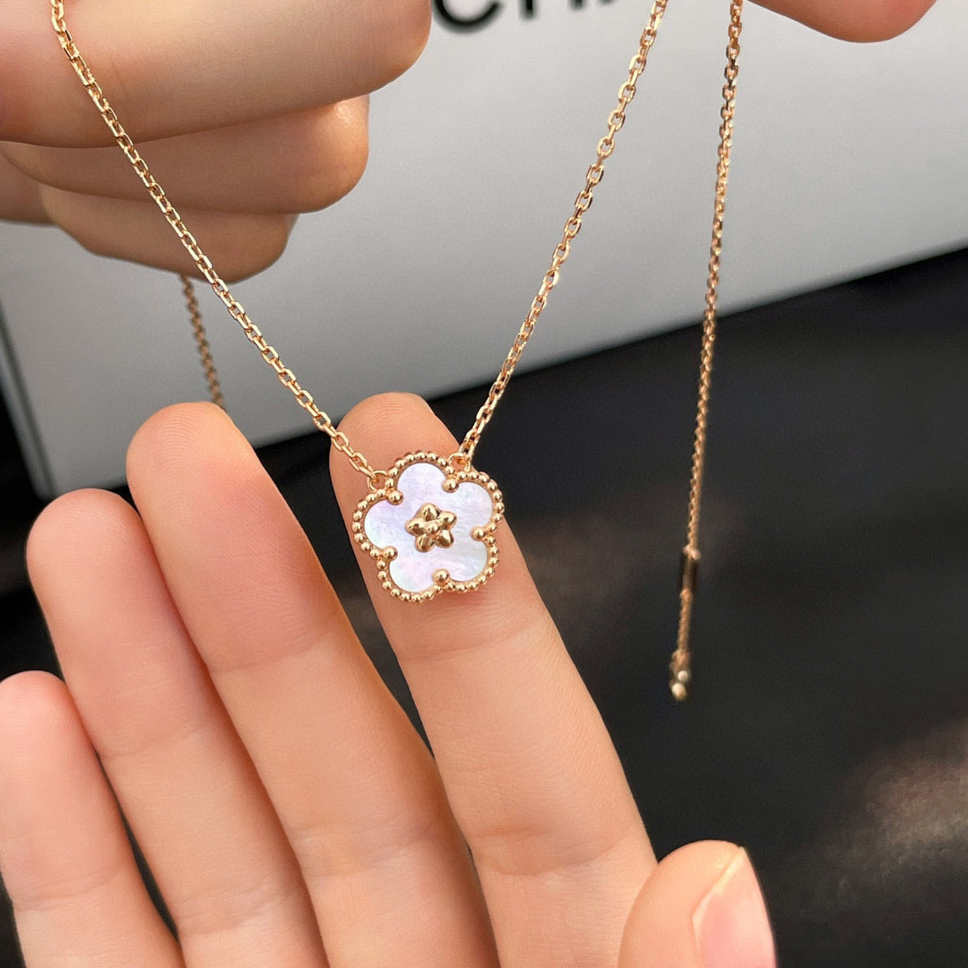 [⭐Sparkve]Sparkve  WHITE MOP  PLUM BLOSSOM NECKLACE