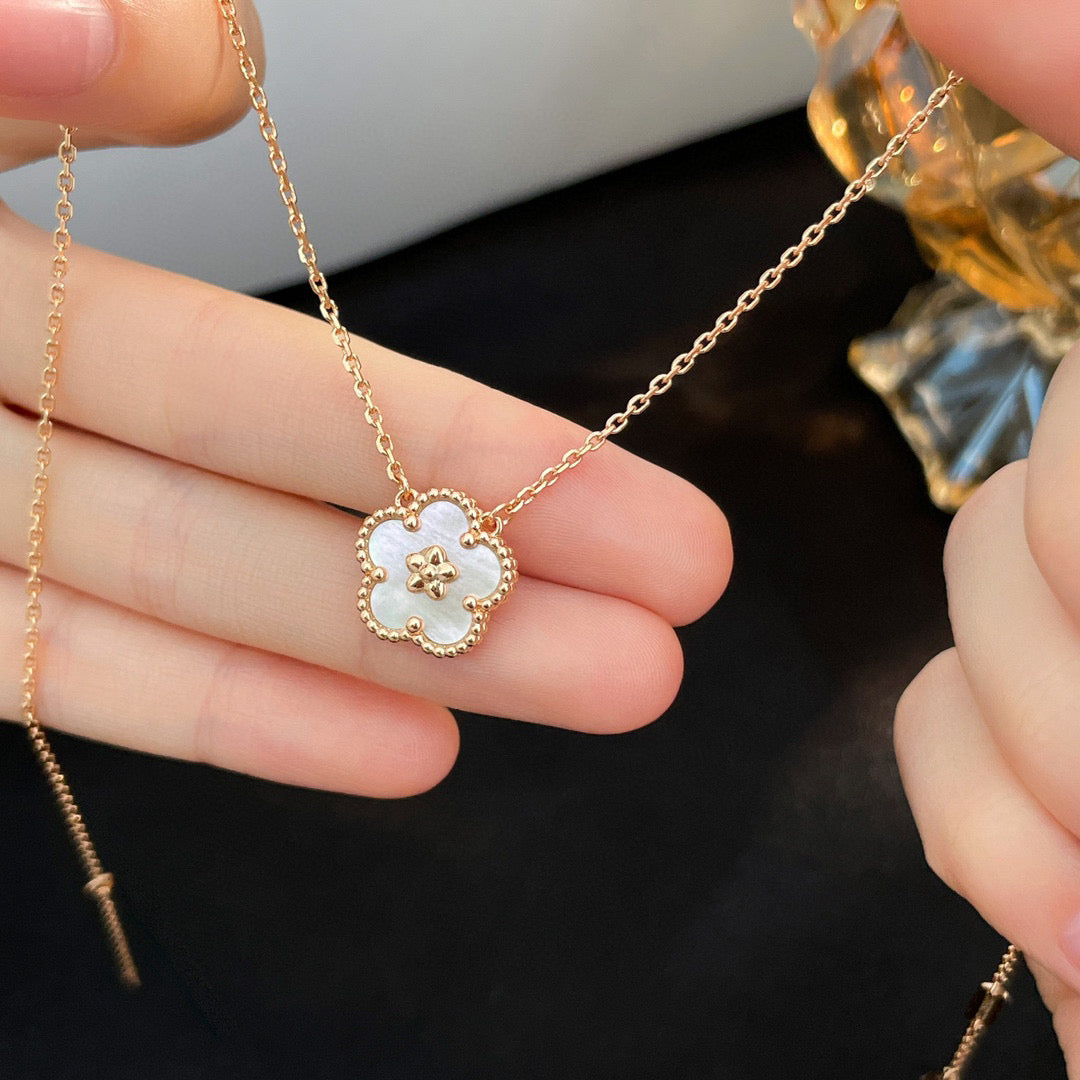[⭐Sparkve]Sparkve  WHITE MOP  PLUM BLOSSOM NECKLACE