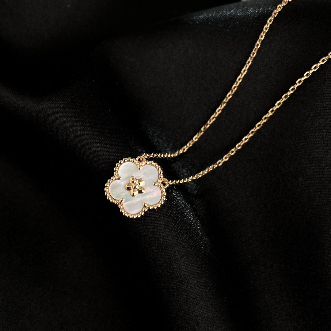 [⭐Sparkve]Sparkve  WHITE MOP  PLUM BLOSSOM NECKLACE
