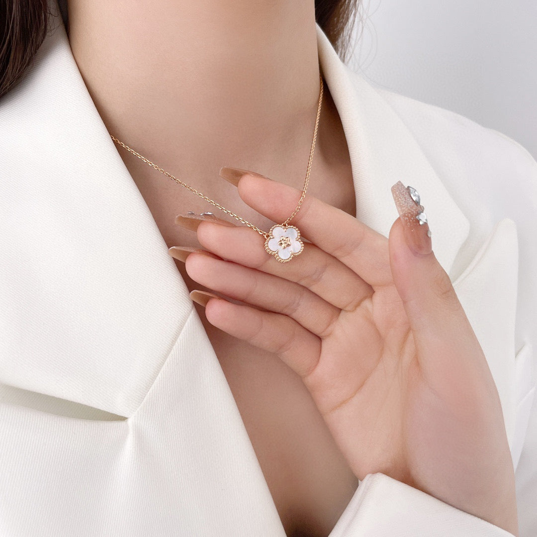 [⭐Sparkve]Sparkve  WHITE MOP  PLUM BLOSSOM NECKLACE