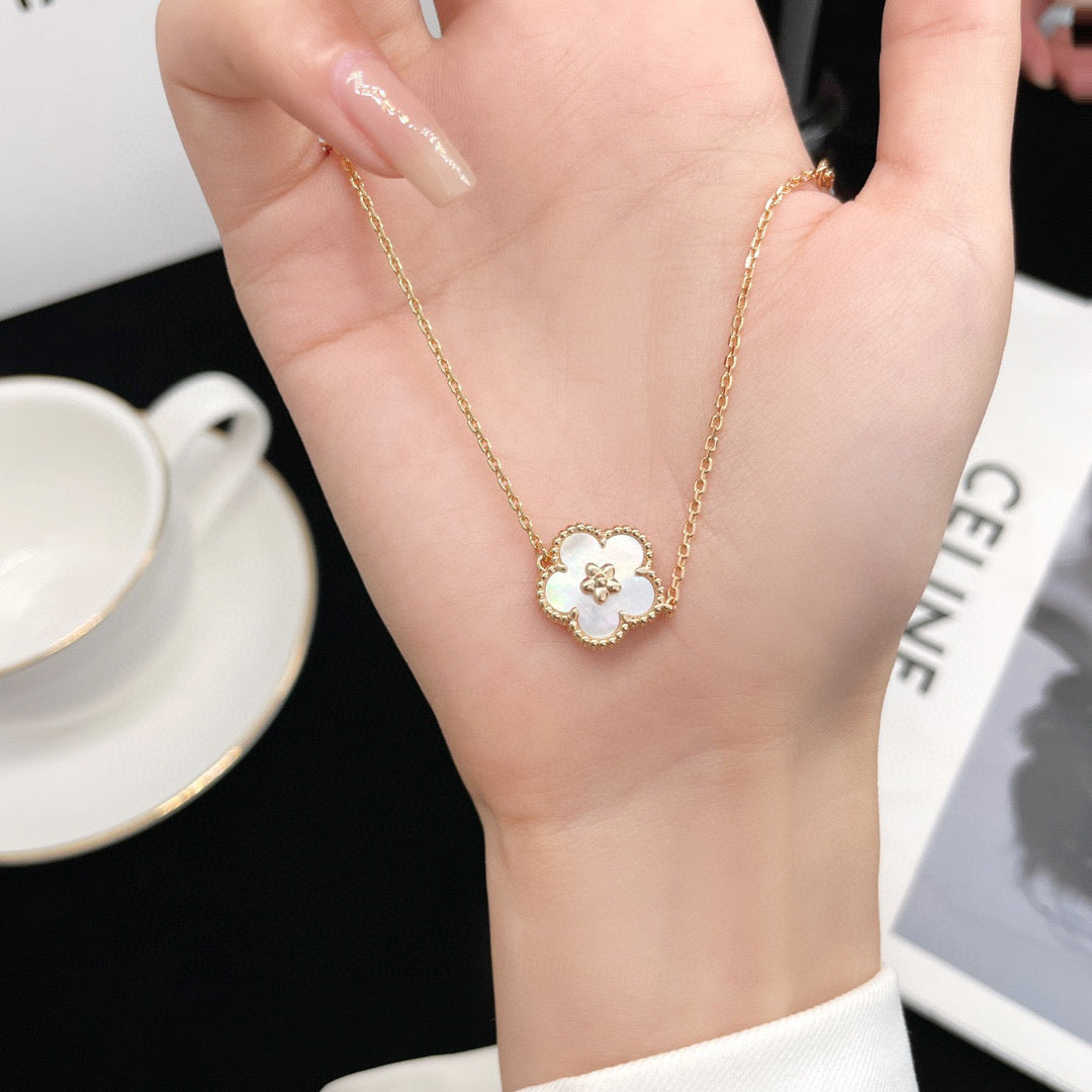[⭐Sparkve]Sparkve  WHITE MOP  PLUM BLOSSOM NECKLACE