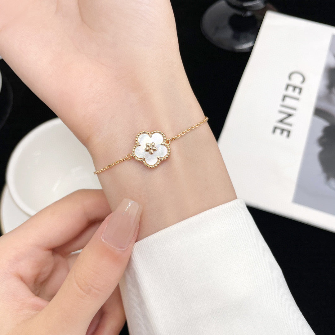 [⭐Sparkve]Sparkve WHITE MOP PLUM BLOSSOM  BRACELET